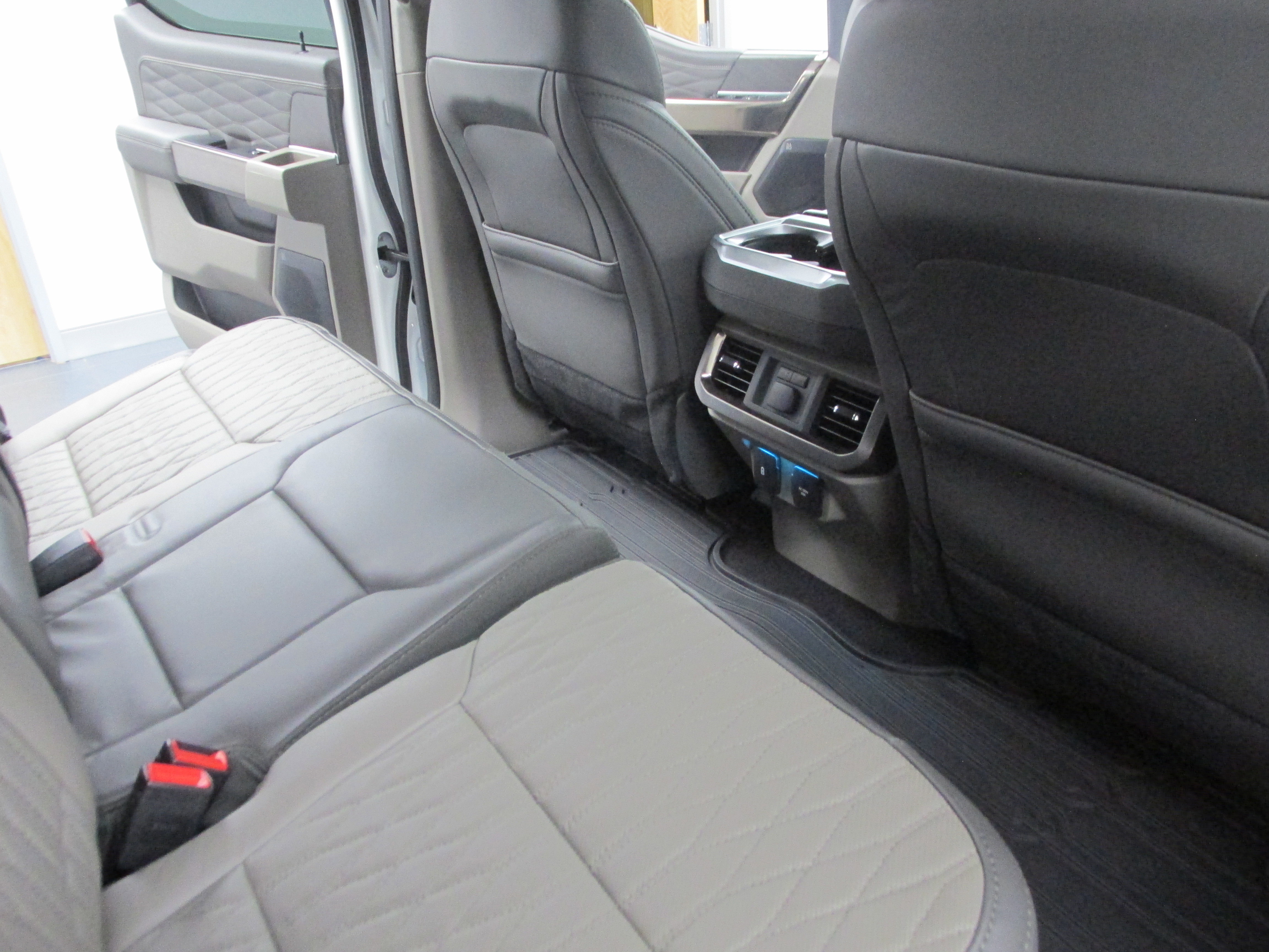 New 2025 Ford F150 Platinum image 25