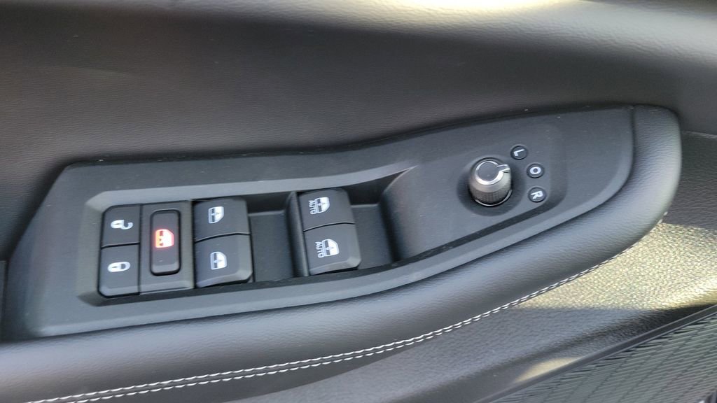 Used 2025 Jeep Grand Cherokee Laredo image 19