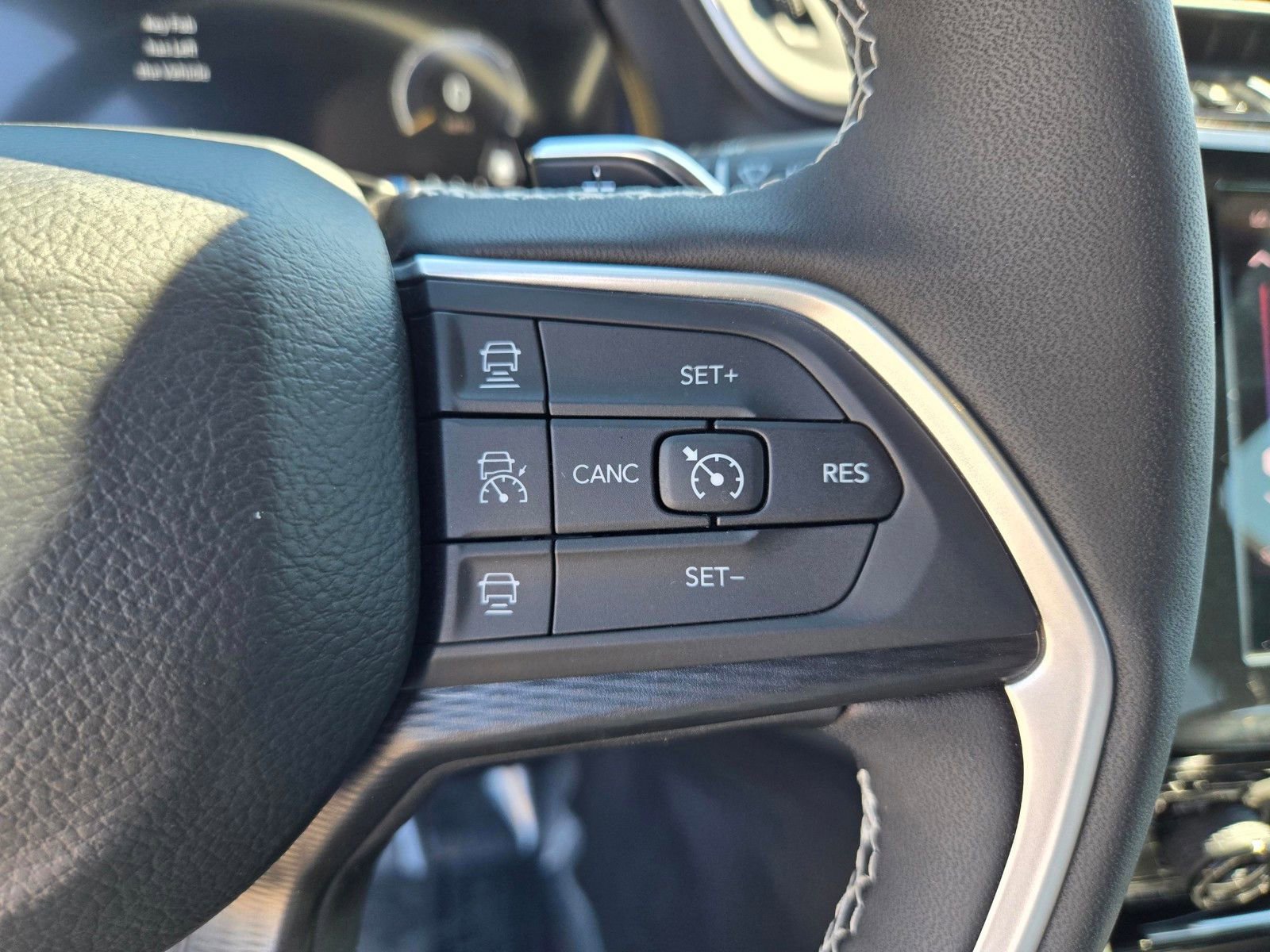 Used 2025 Jeep Grand Cherokee L Altitude AWD/4WD image 16