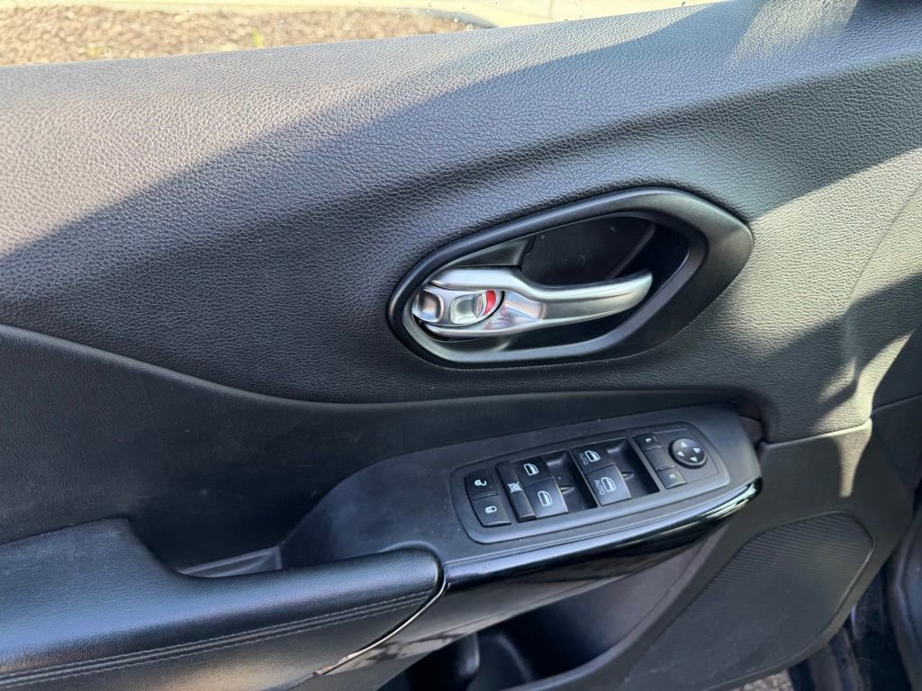 Used 2020 Jeep Cherokee Latitude Plus FWD image 7