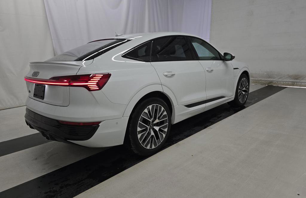 Used 2024 Audi Q8 e-tron Premium Plus image 4