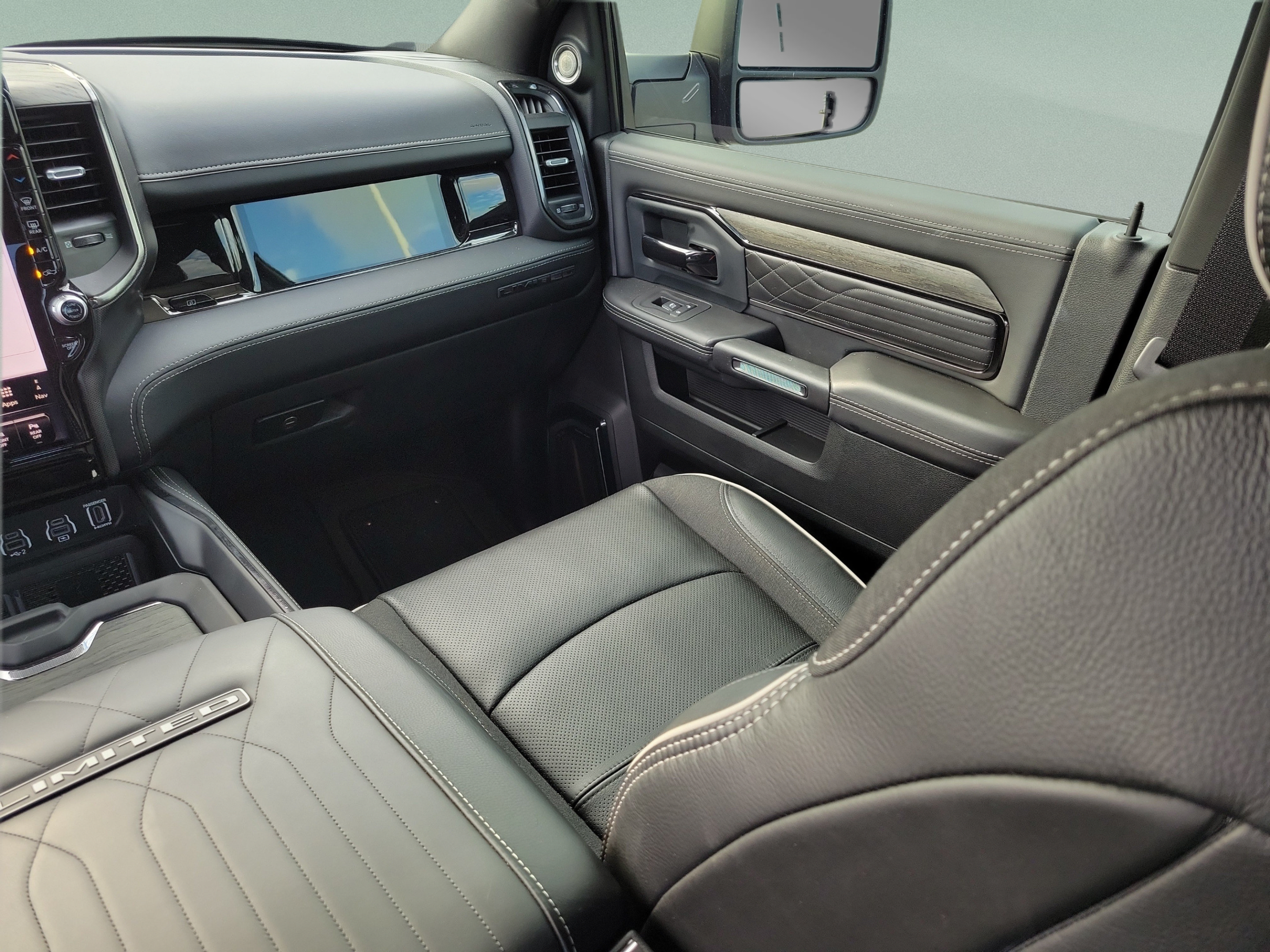Certified 2025 RAM 2500 Limited AWD/4WD image 10
