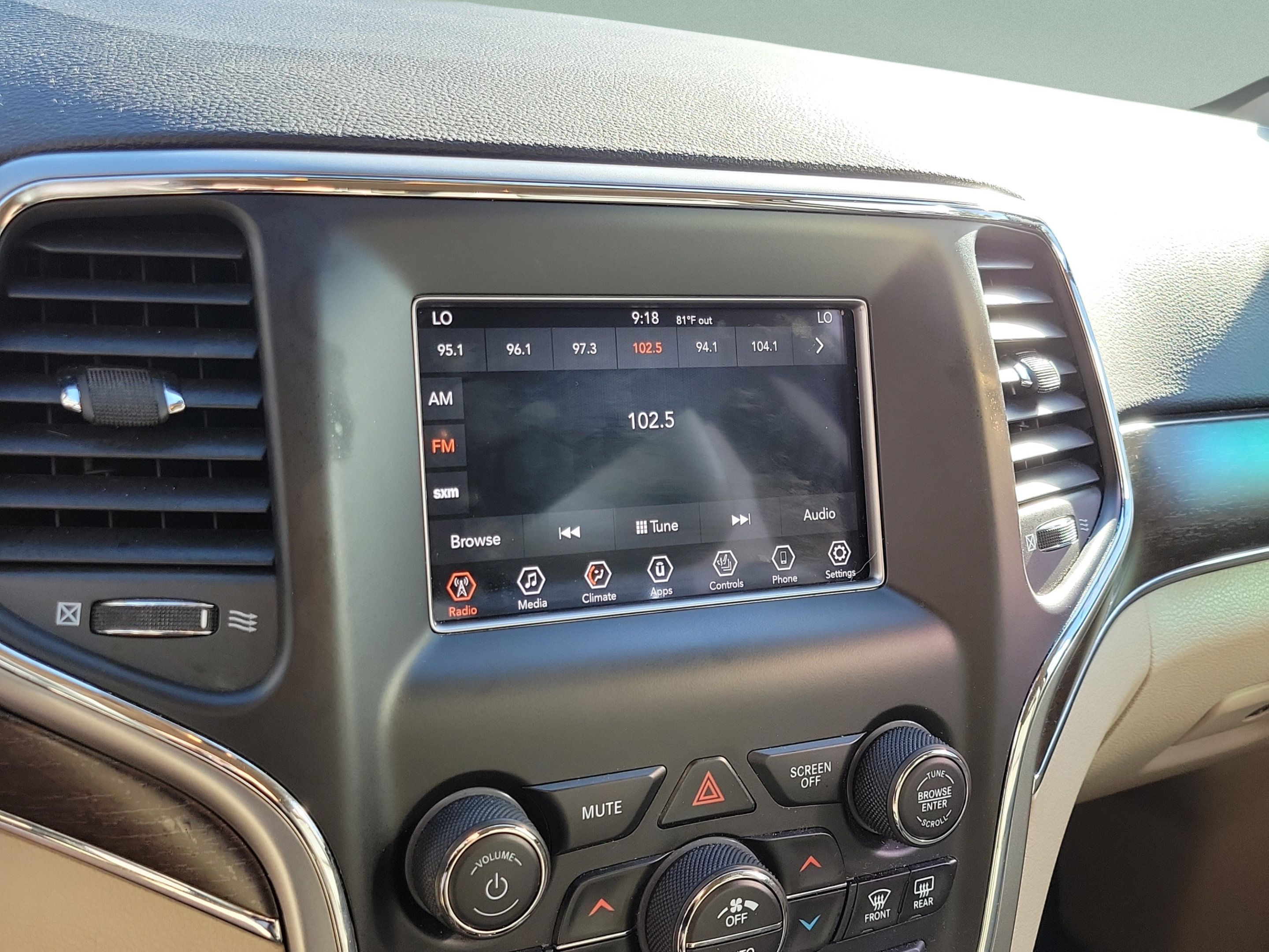 Used 2018 Jeep Grand Cherokee Limited w/ Trailer Tow Group IV AWD/4WD image 13