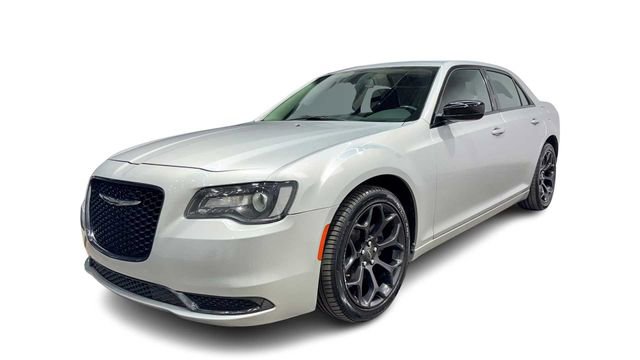 Used 2019 Chrysler 300 Touring w/ Sport Appearance Package image 5
