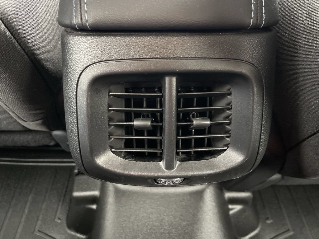 Used 2021 Jeep Cherokee Latitude FWD image 19