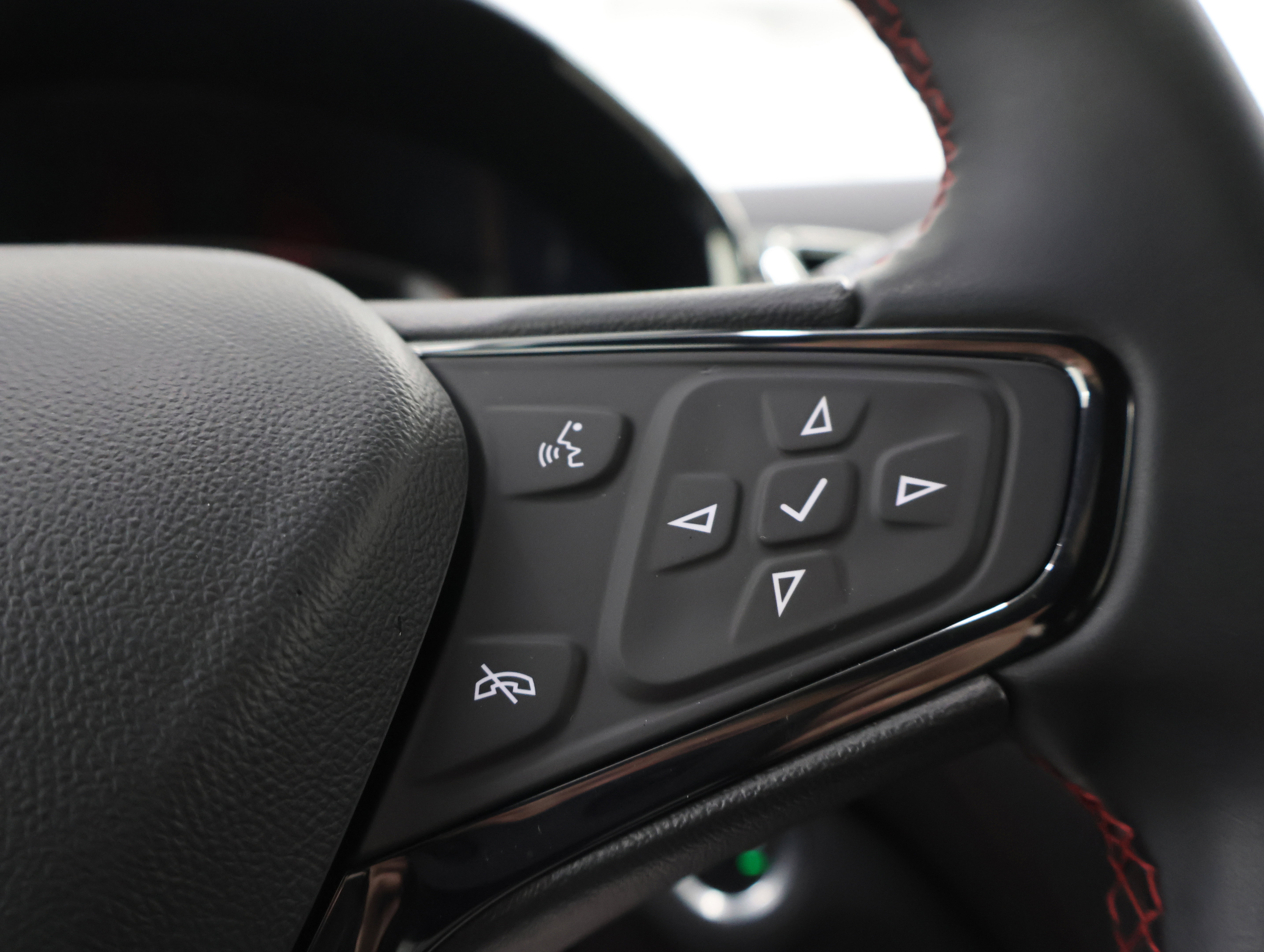 Used 2024 Chevrolet Equinox RS w/ LPO, Floor Liner Package AWD/4WD image 14