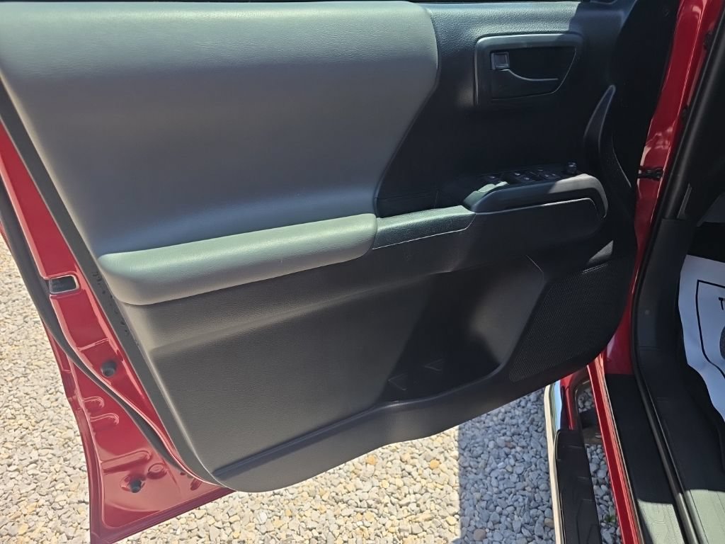 Certified 2019 Toyota Tacoma SR w/ SR Convenience Package AWD/4WD image 12
