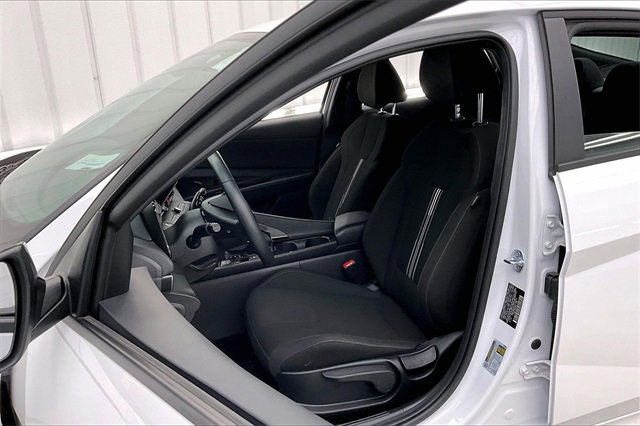 Used 2025 Hyundai Elantra SEL image 8