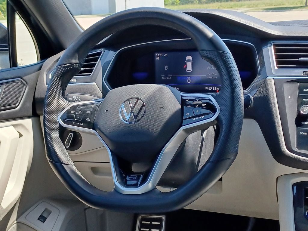 Used 2022 Volkswagen Tiguan SE R-Line AWD/4WD image 27