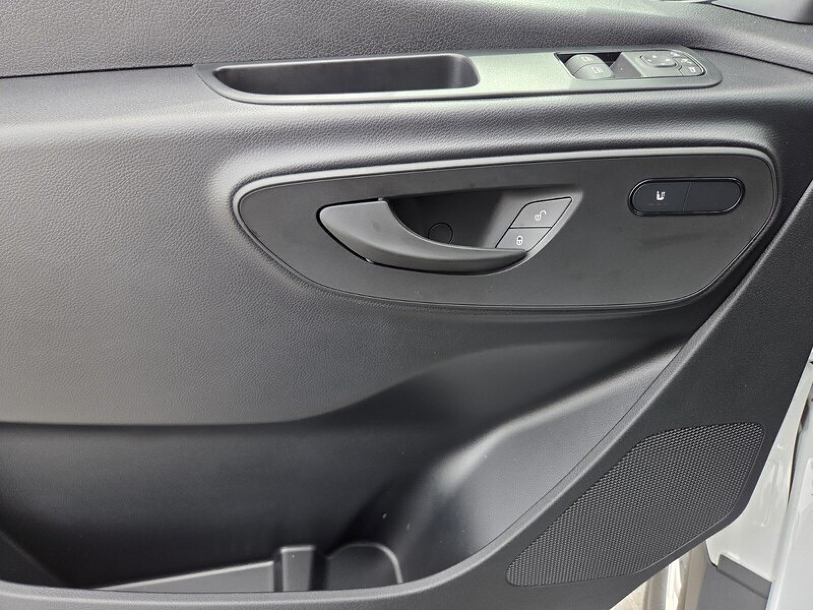 New 2025 Mercedes-Benz eSprinter 170 Cargo image 21