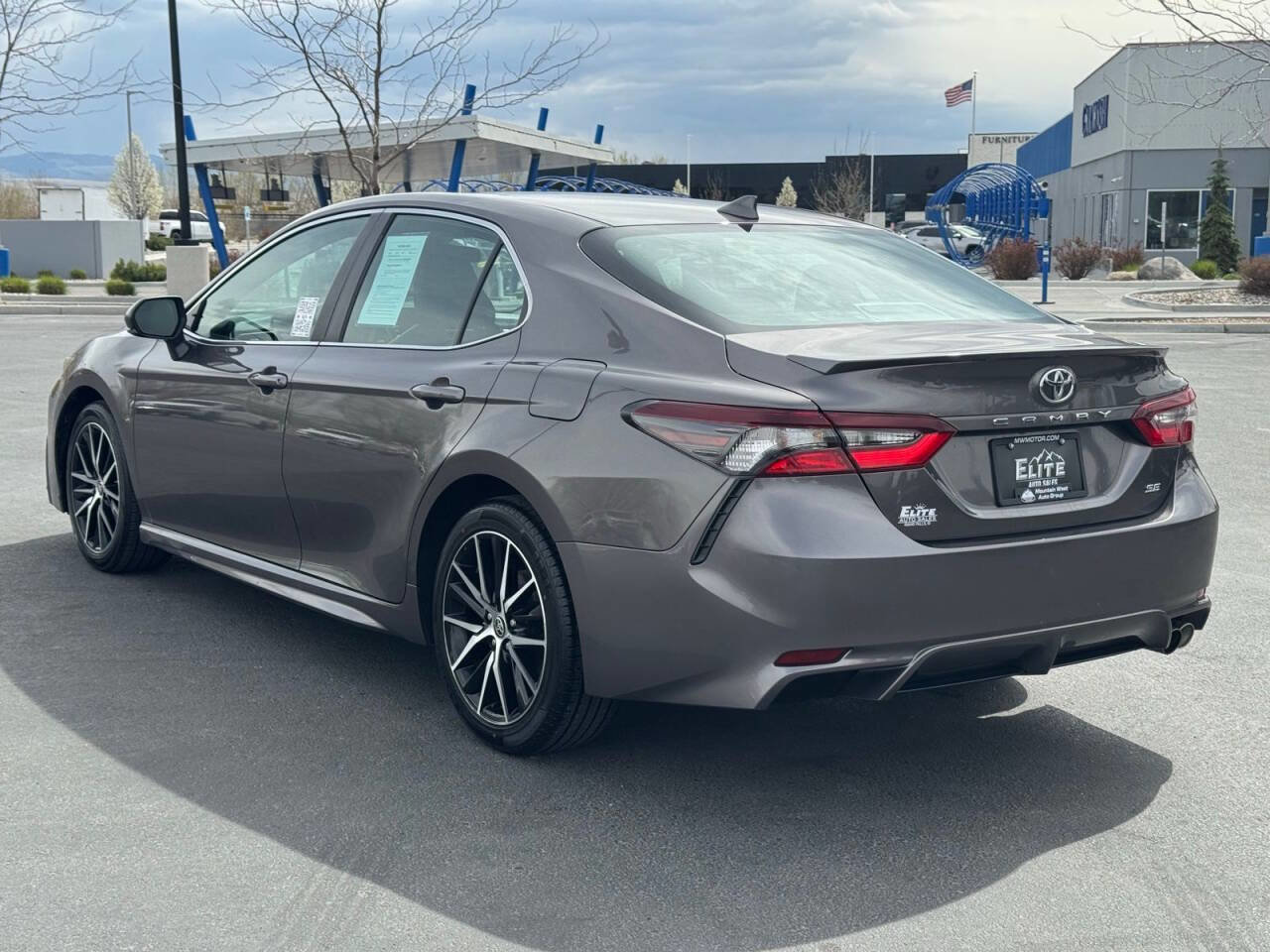 Used 2024 Toyota Camry SE FWD image 9