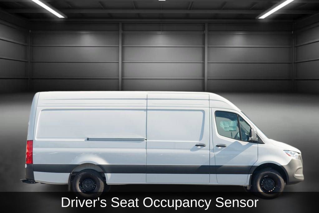 Used 2025 Mercedes-Benz Sprinter 2500 image 7