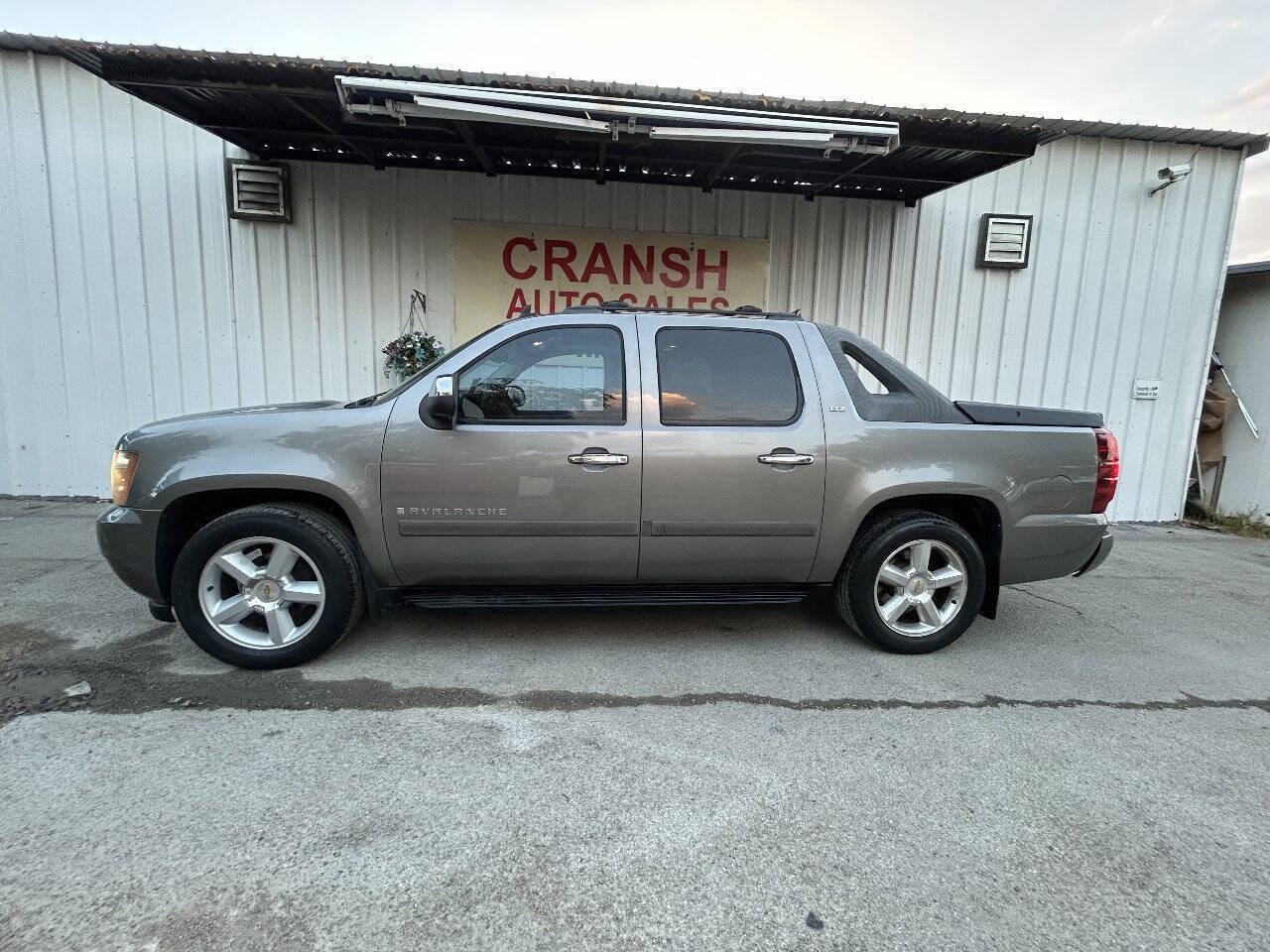 Used 2008 Chevrolet Avalanche LTZ w/ LTZ Preferred Equipment Group RWD image 3