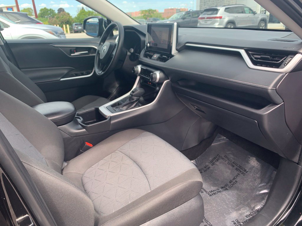 Used 2025 Toyota RAV4 XLE AWD/4WD image 24