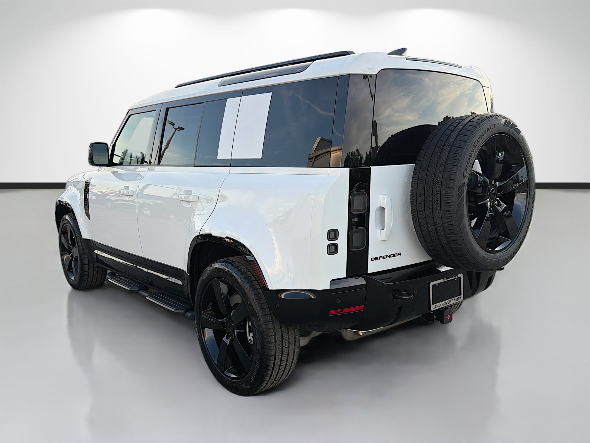 New 2026 Land Rover Defender 110 X-Dynamic SE AWD/4WD image 3