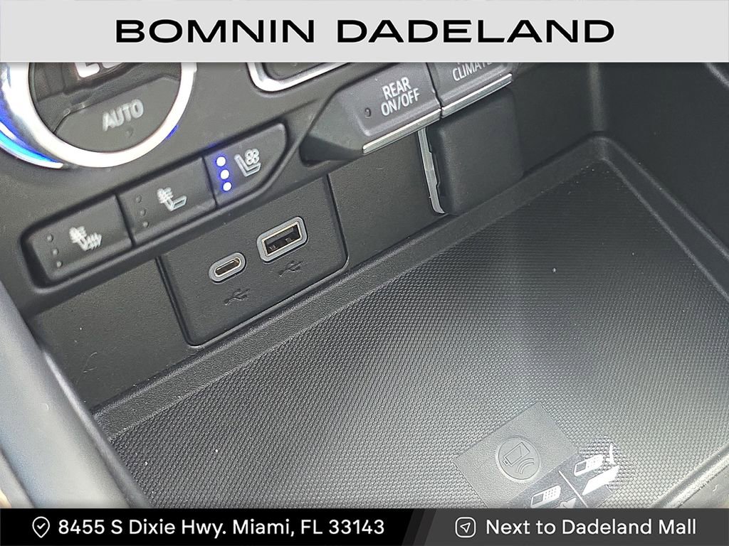 Used 2023 GMC Yukon AT4 w/ Technology Package image 27