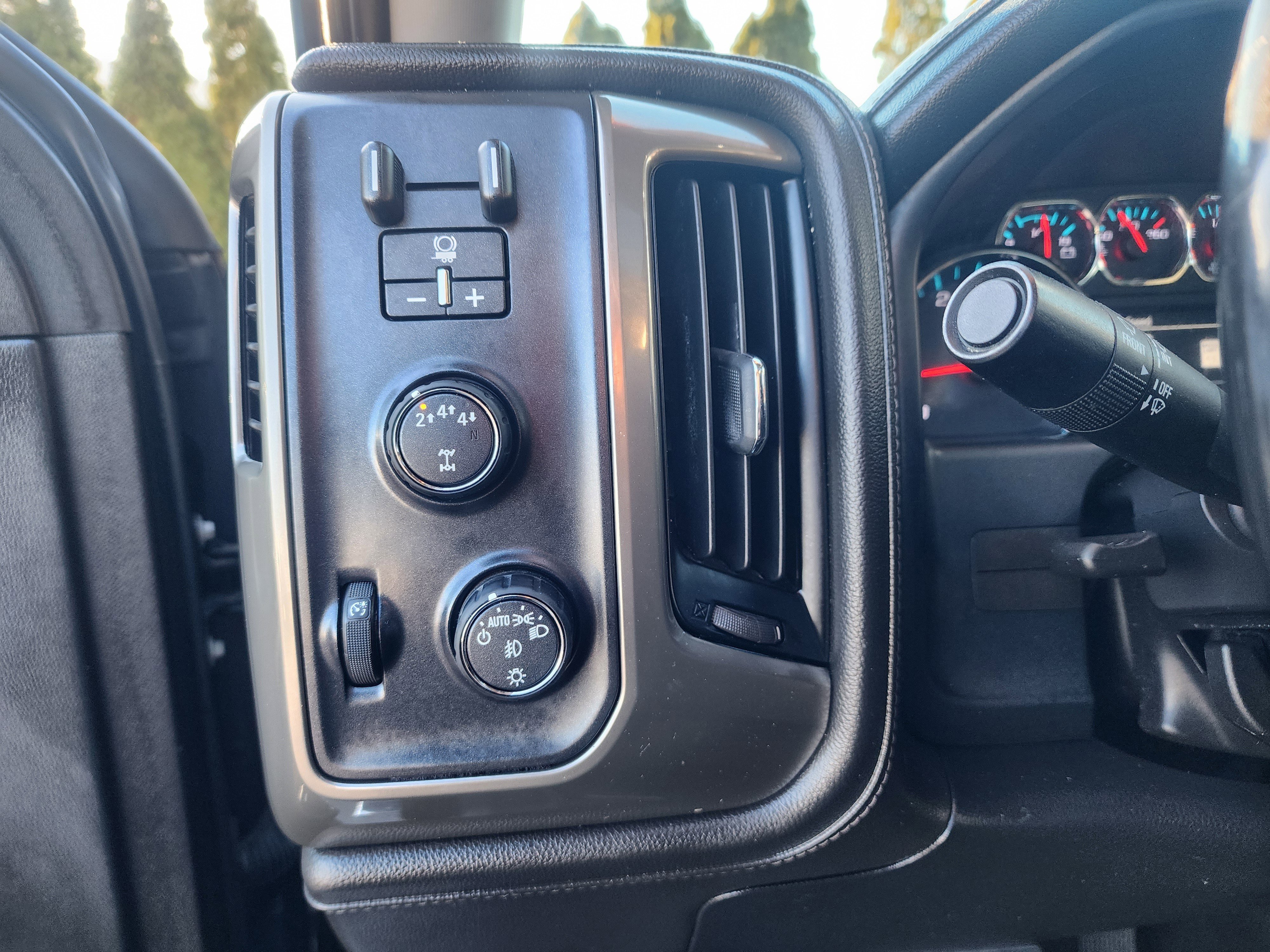 Used 2019 Chevrolet Silverado 2500 High Country w/ Duramax Plus Package image 28