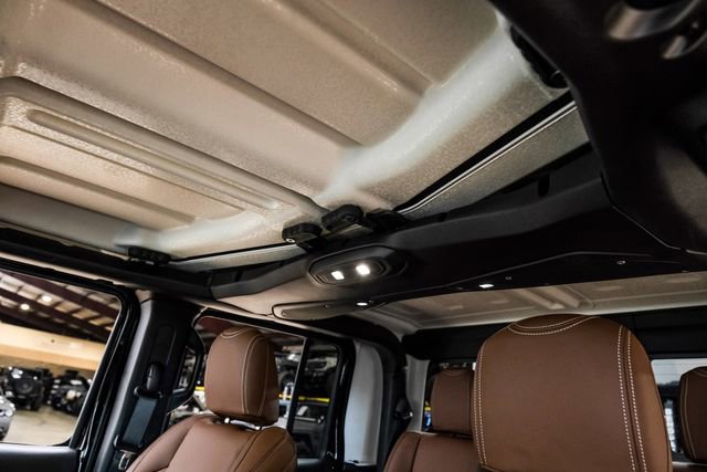 Used 2025 Jeep Gladiator Rubicon w/ Safety Group AWD/4WD image 19