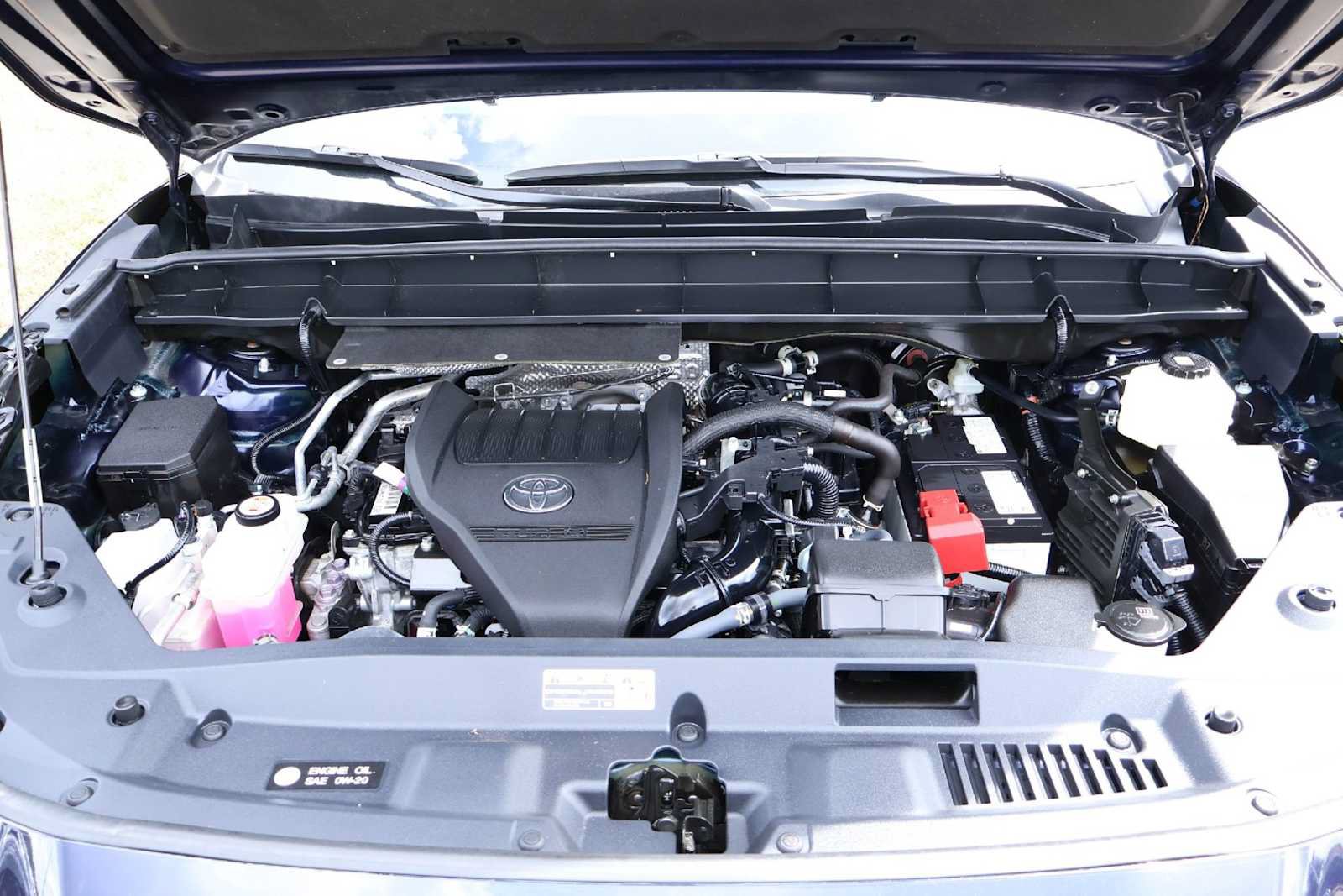 Used 2024 Toyota Highlander Limited FWD image 9