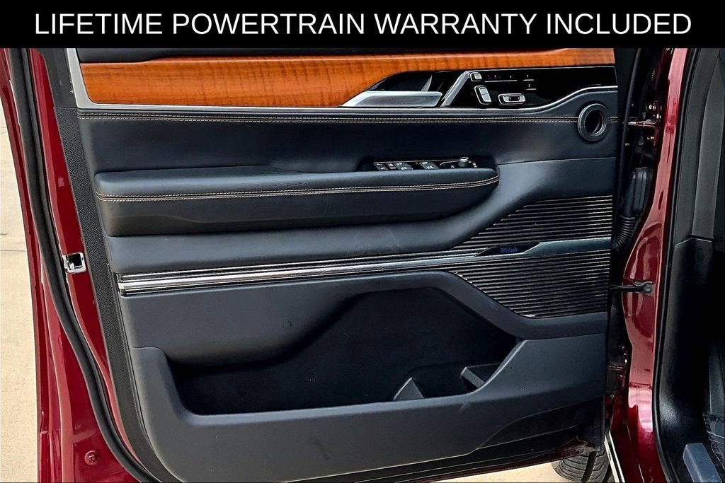 Used 2024 Jeep Grand Wagoneer L Series III image 23