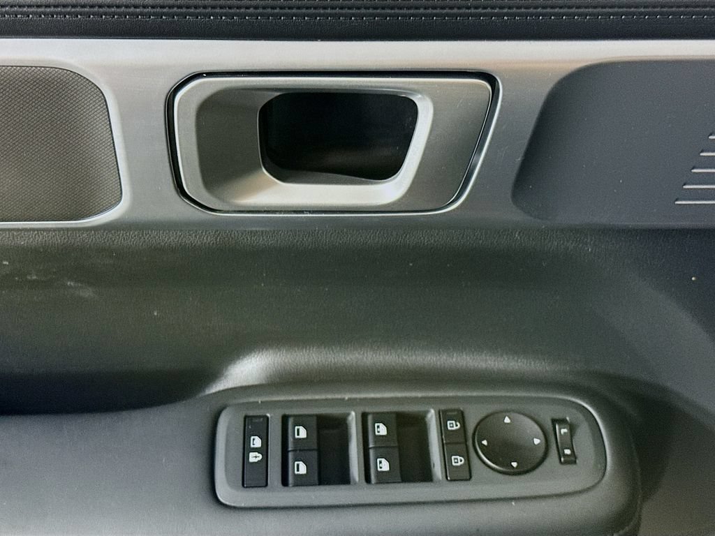 Certified 2025 Hyundai Santa Fe SEL AWD/4WD image 23