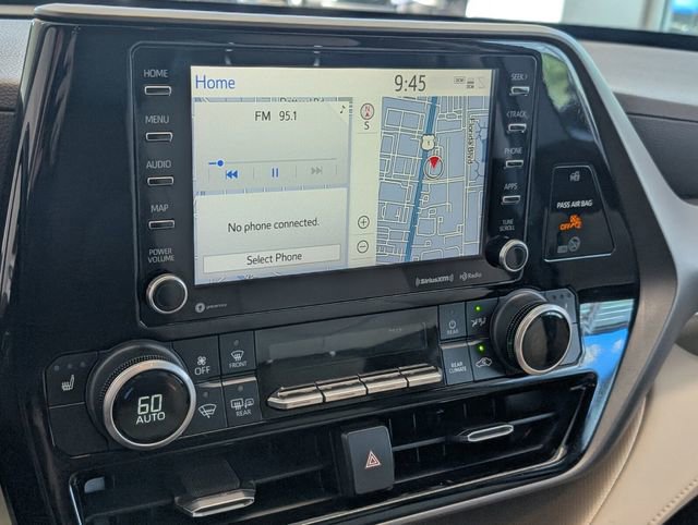 Used 2022 Toyota Highlander XLE FWD image 18