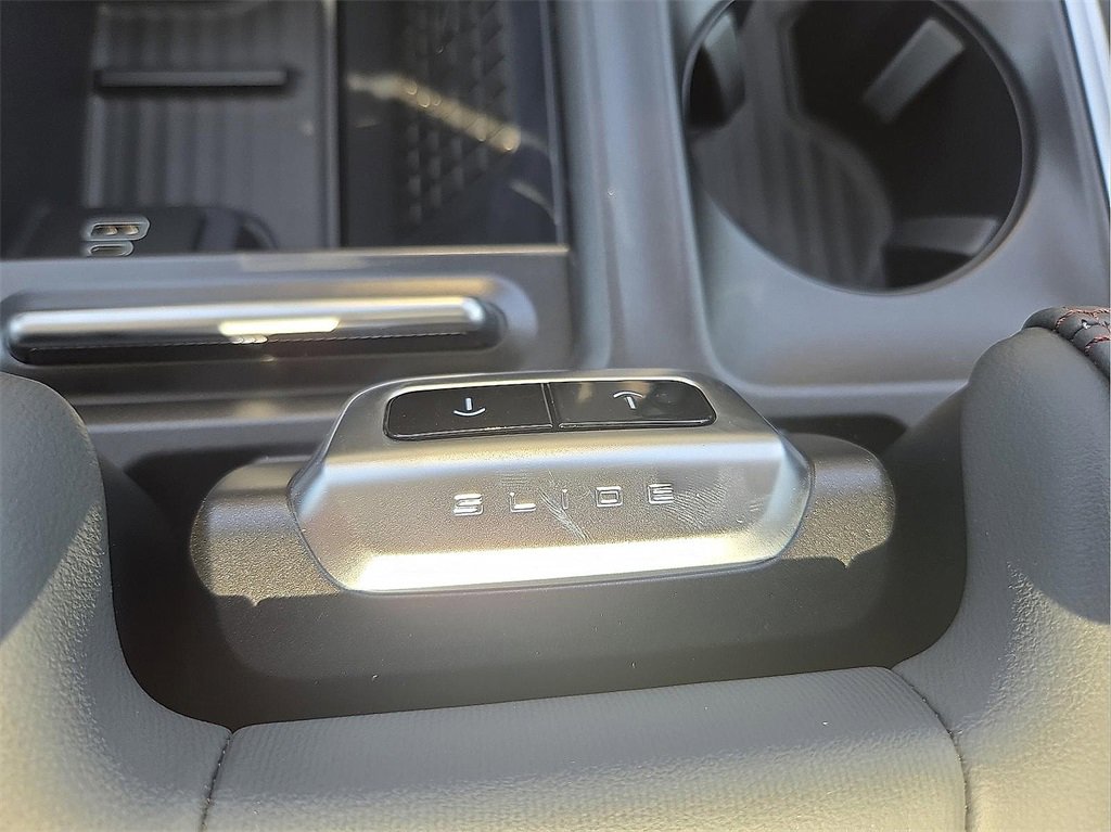 New 2025 Ford Expedition Active image 16