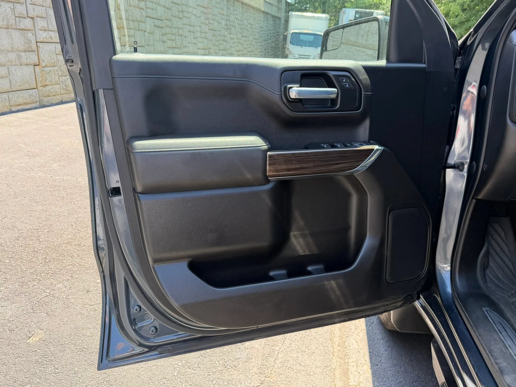 Used 2022 Chevrolet Silverado 1500 LT Trail Boss AWD/4WD image 28