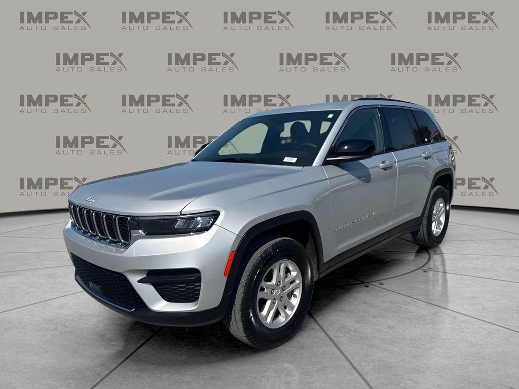 Used 2024 Jeep Grand Cherokee Laredo AWD/4WD video 1