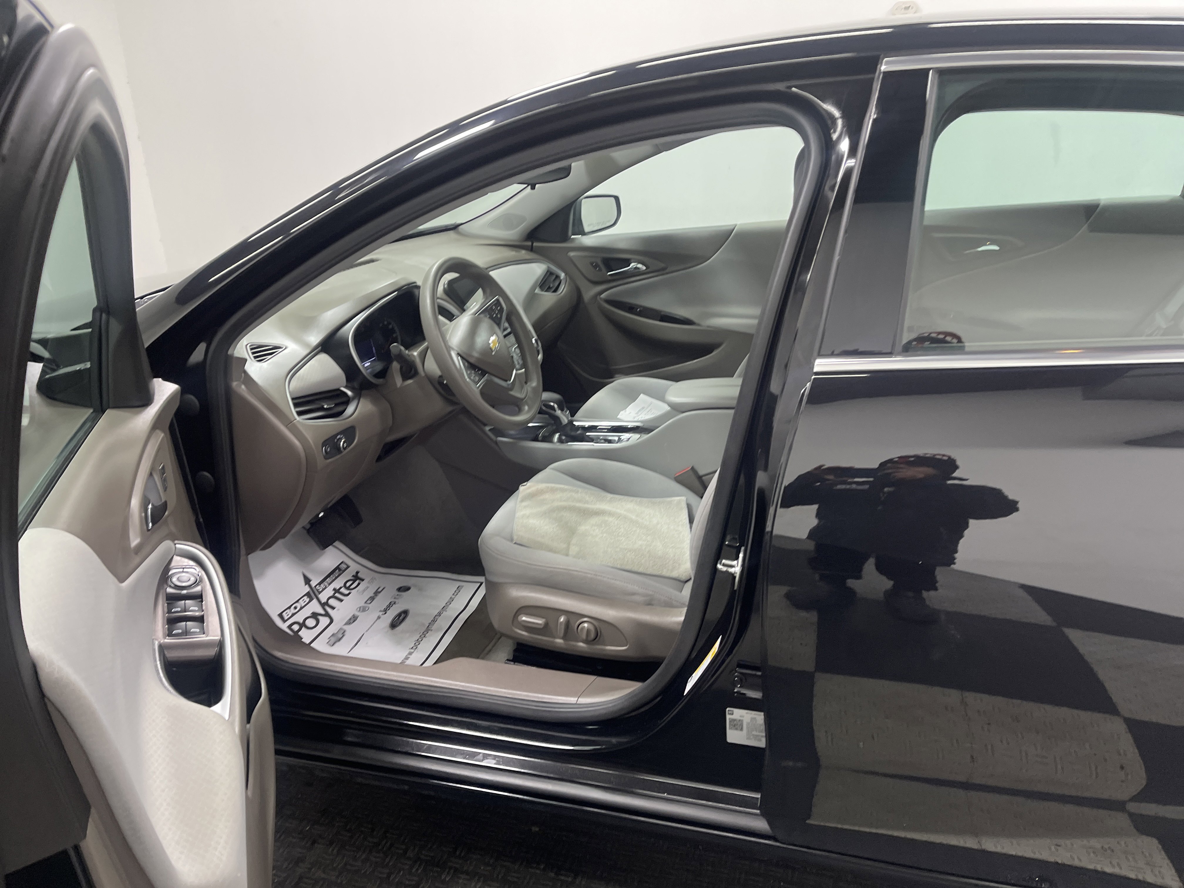 Used 2025 Chevrolet Malibu LT image 9