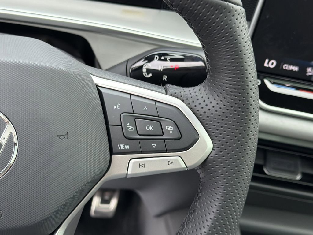 New 2026 Volkswagen Tiguan SE R-Line image 28