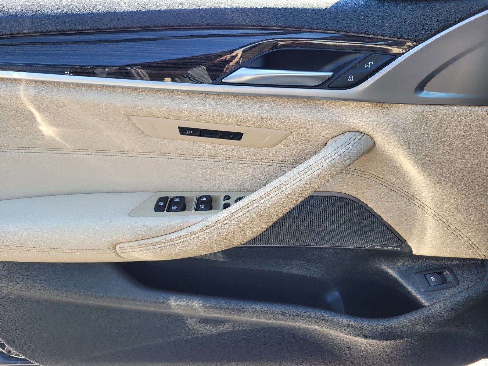 Used 2023 BMW 530i xDrive w/ Premium Package image 21