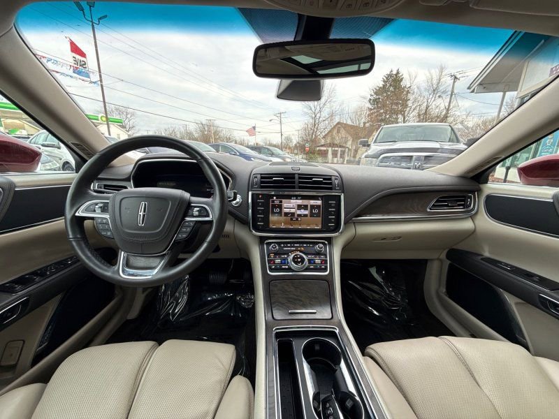 Used 2018 Lincoln Continental Select image 16