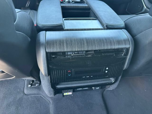 Used 2024 Jeep Wagoneer L Series II w/ Flexible Seating Group AWD/4WD image 18
