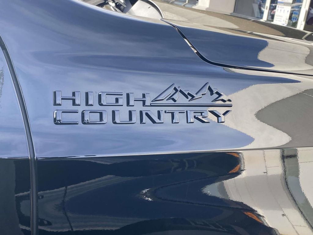 Used 2026 Chevrolet Suburban High Country image 10