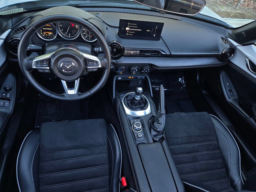 Used 2025 MAZDA MX-5 Miata RF Club RWD image 17