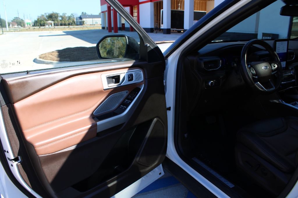 Used 2021 Ford Explorer King Ranch w/ Premium Technology Package image 11