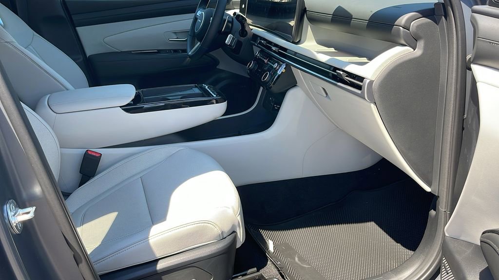 New 2025 Hyundai Tucson Limited image 32