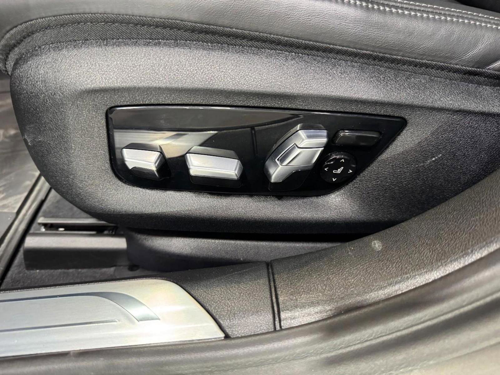 Used 2022 BMW 750i xDrive w/ Executive Package image 32