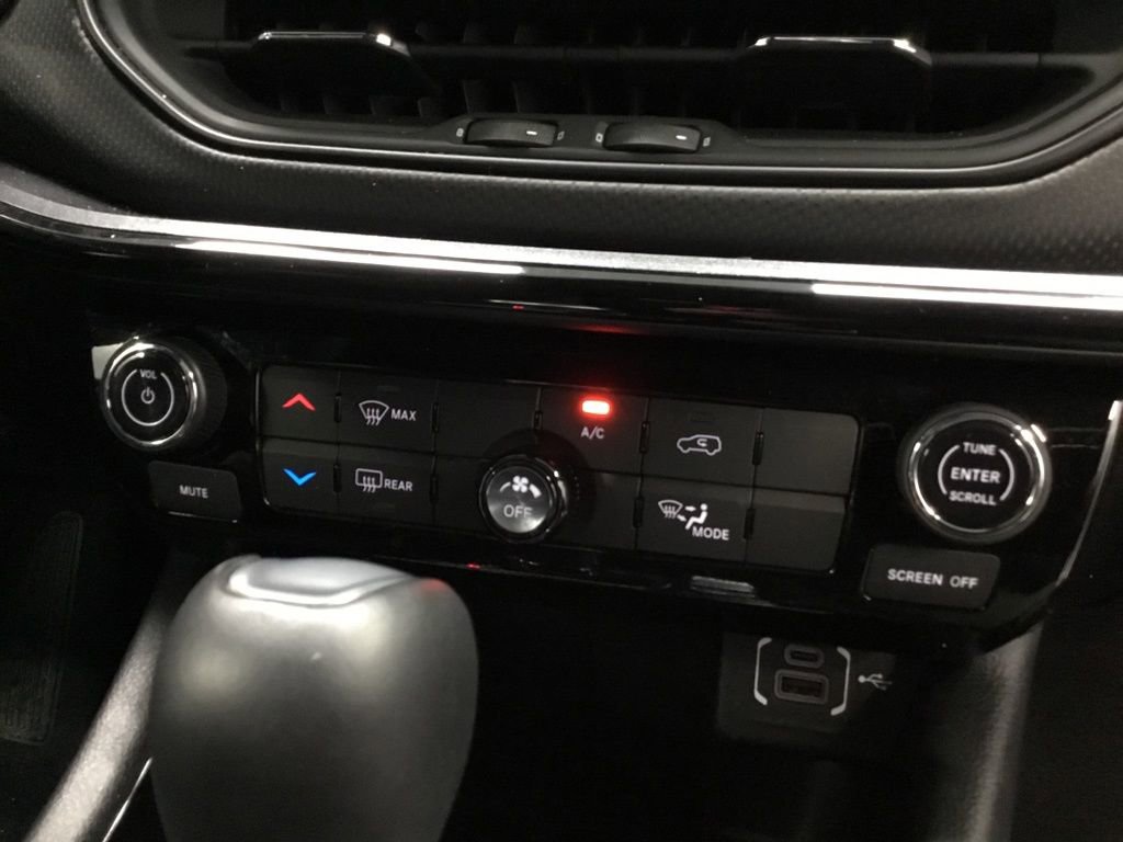 Used 2024 Jeep Compass Latitude w/ Altitude Special Edition image 26