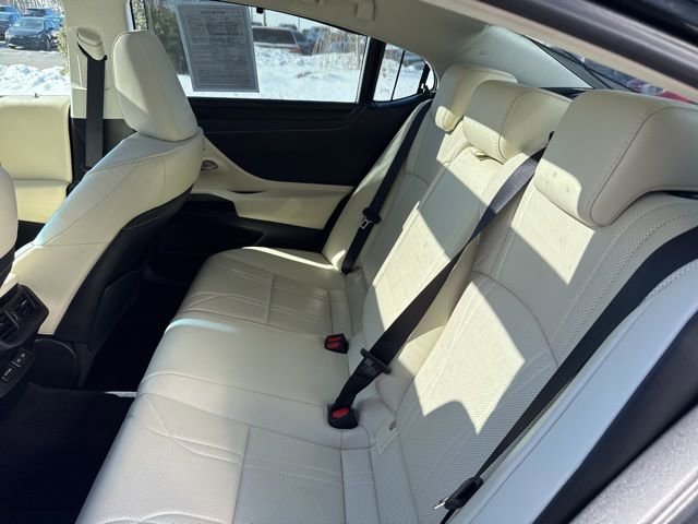Used 2022 Lexus ES 350 Ultra Luxury w/ Accessory Package 2 image 28