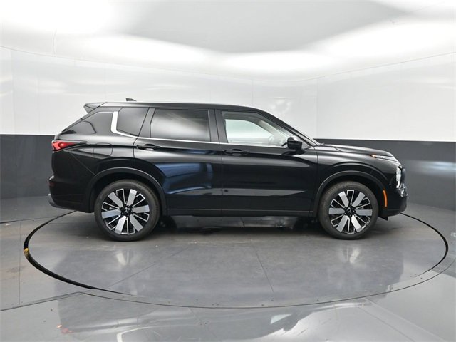 New 2025 Mitsubishi Outlander SE image 33