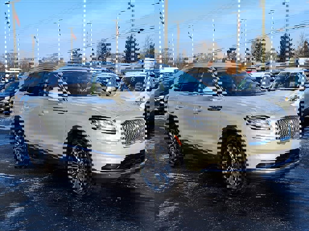 Used 2023 Lincoln Nautilus Reserve w/ Equipment Group 201A image 3