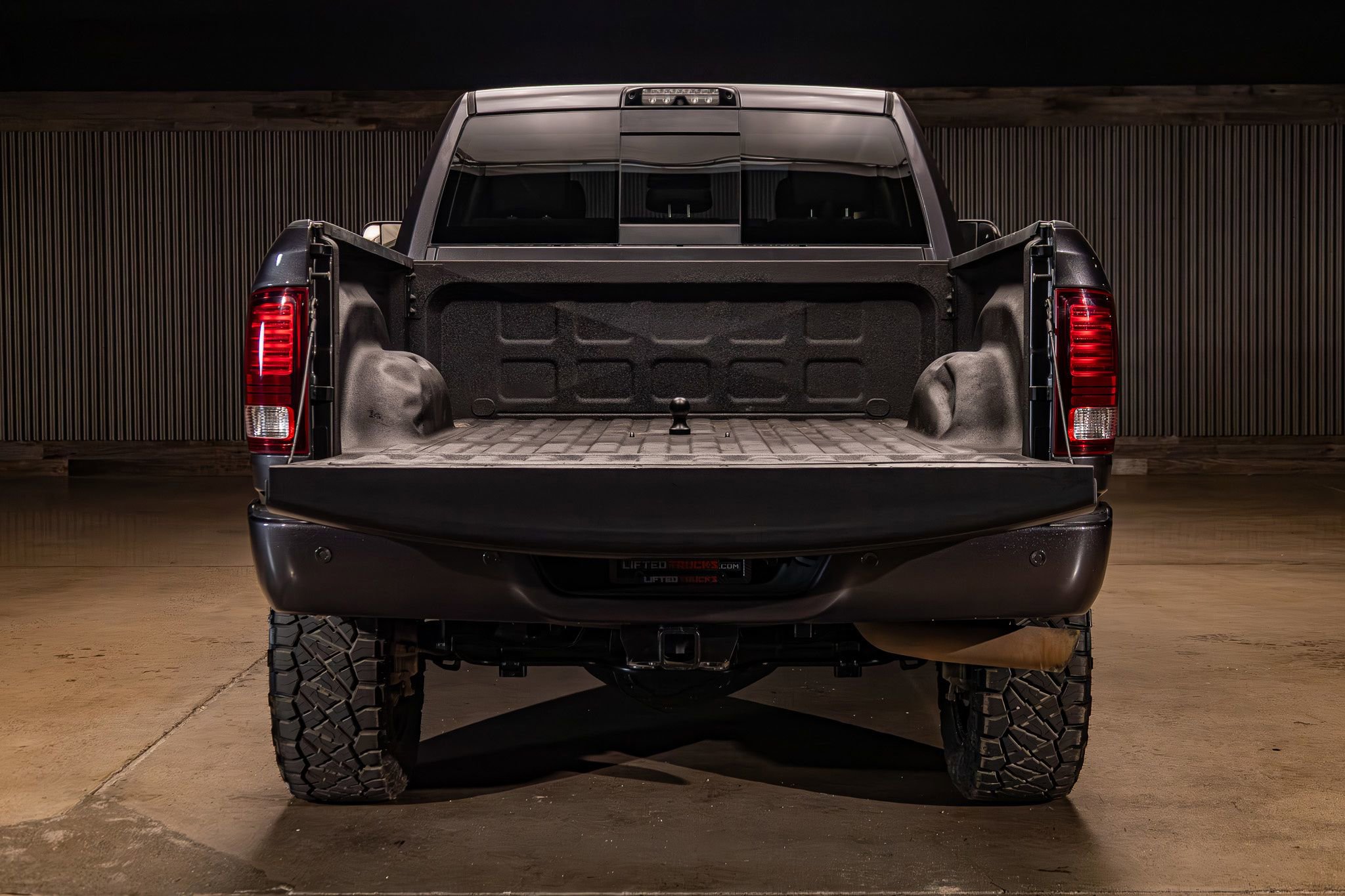 Used 2018 RAM 2500 Laramie w/ Sport Appearance Group AWD/4WD image 9