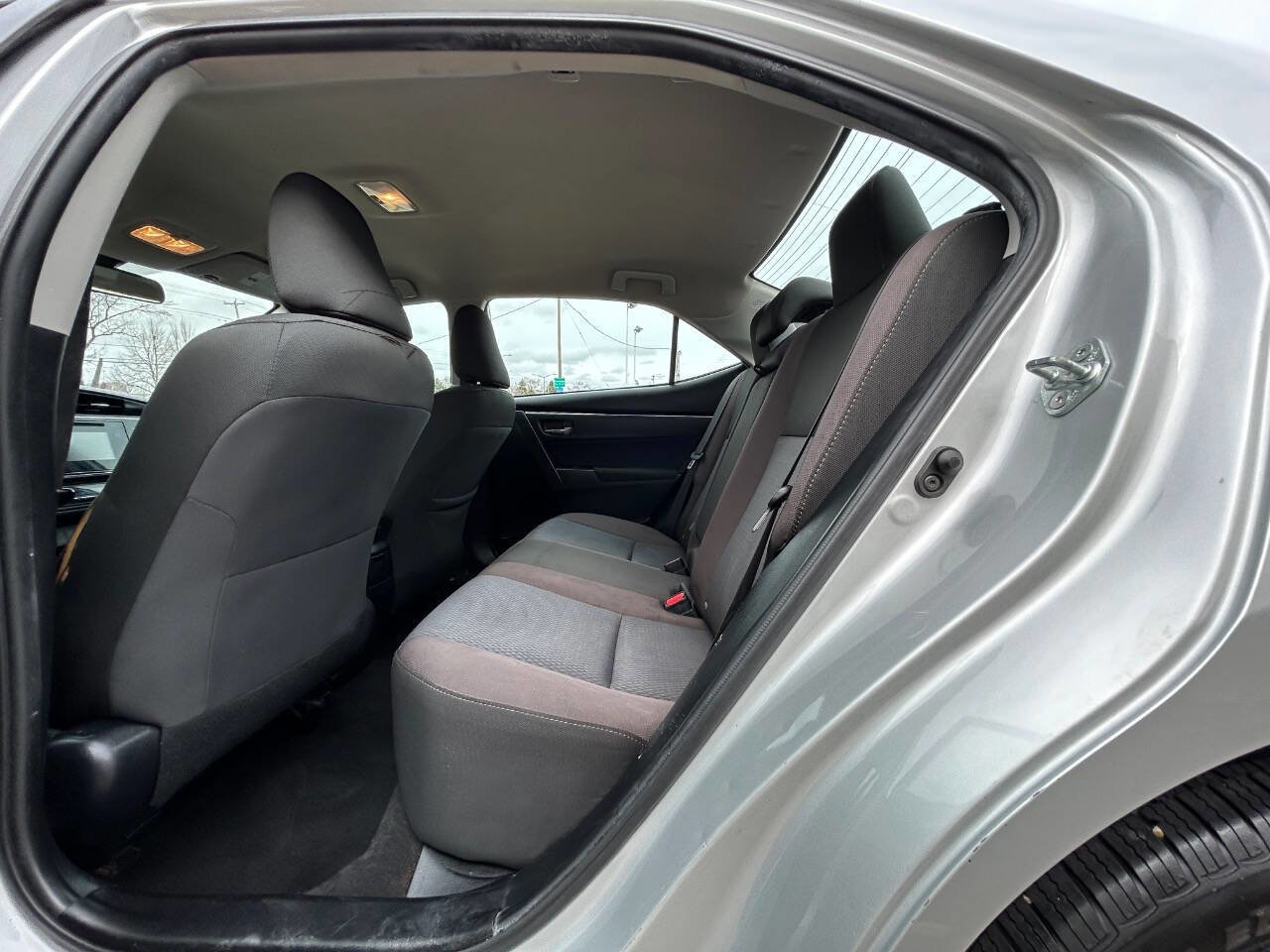 Used 2017 Toyota Corolla LE w/ Carpet Mat Package (TMS) image 35