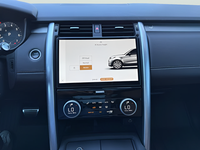 Certified 2025 Land Rover Discovery Dynamic SE AWD/4WD image 23
