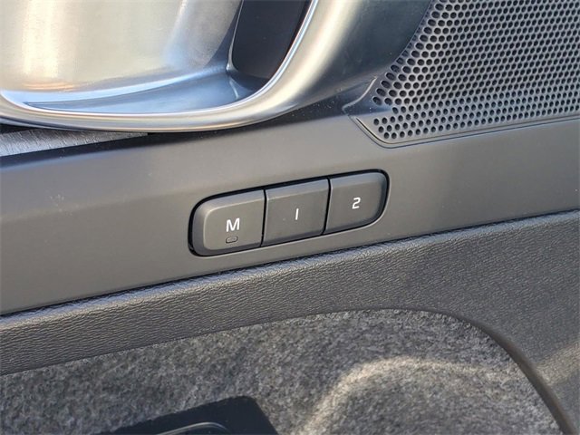 Certified 2025 Volvo XC40 B5 Core w/ Protection Package Premier image 11