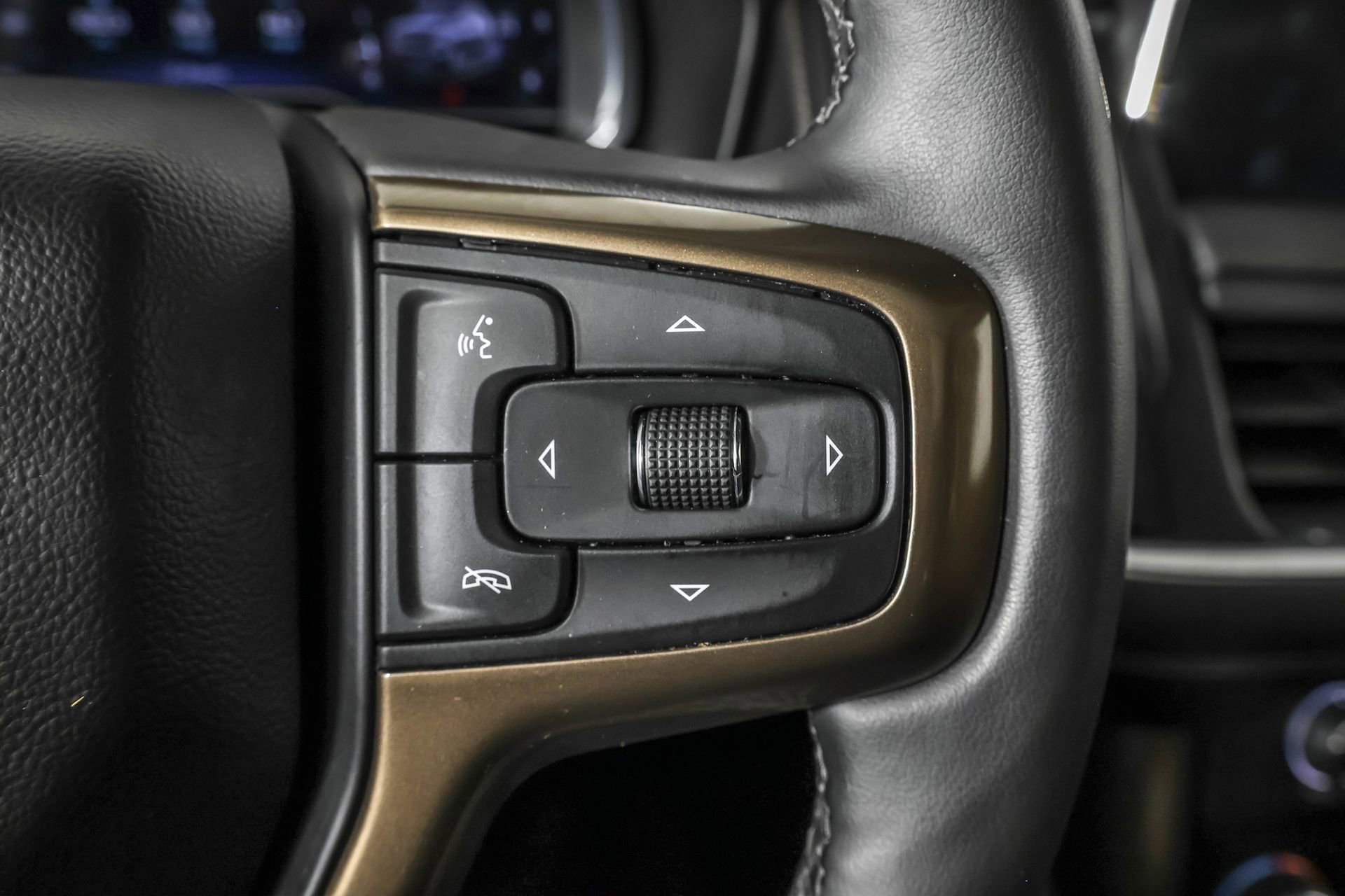 Used 2024 Chevrolet Suburban High Country image 35