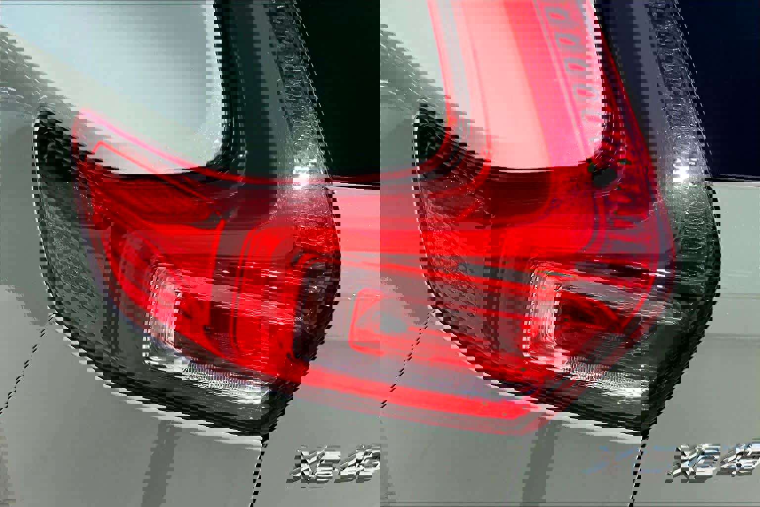 Used 2024 Volvo XC40 B5 Ultimate image 30