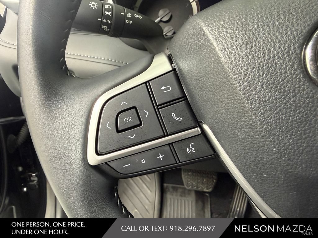Used 2024 Toyota Highlander XSE FWD image 22